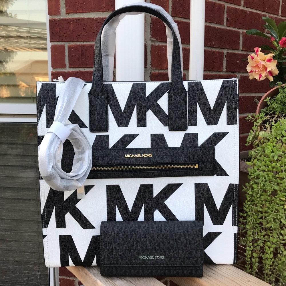 MICHAEL KORS PURSE & WALLET, NEW w/o tags attached